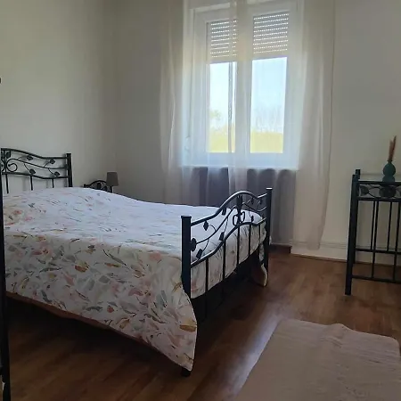 Apartment F4 Giulia Auboue