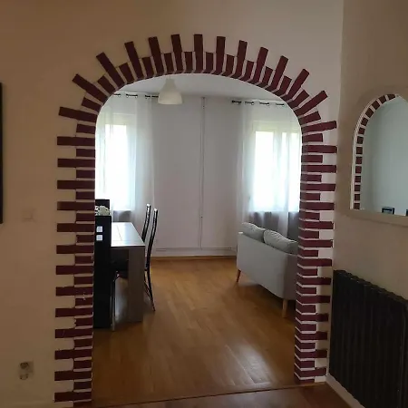 F4 Giulia Apartment *
