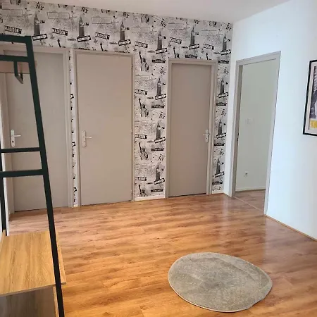 F4 Giulia Apartment